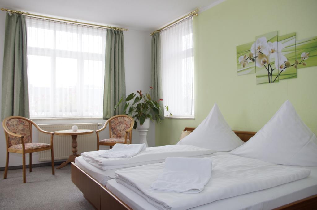 Ratskeller Thum Hotel Bagian luar foto