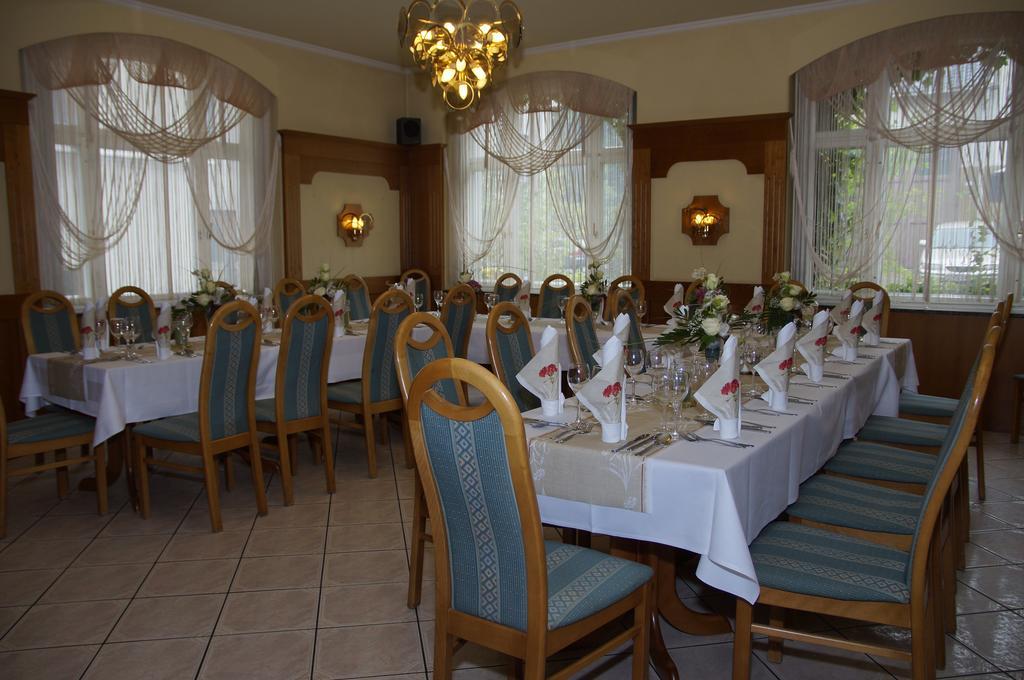 Ratskeller Thum Hotel Bagian luar foto