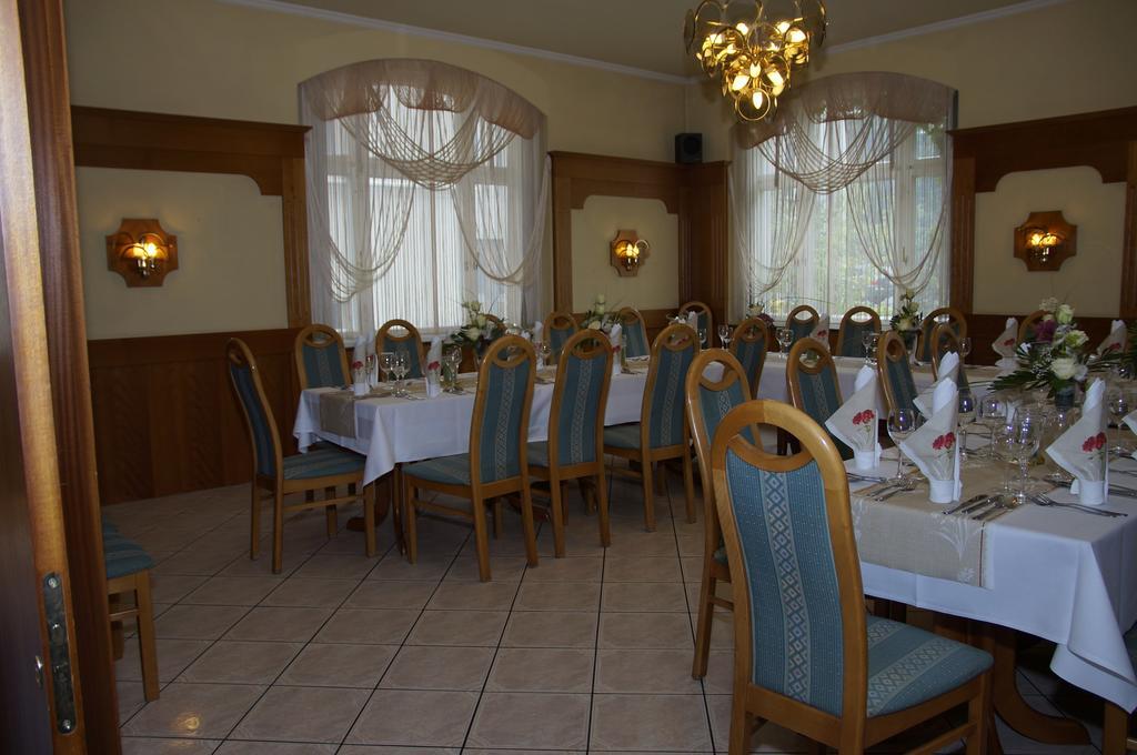 Ratskeller Thum Hotel Bagian luar foto