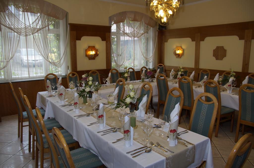 Ratskeller Thum Hotel Bagian luar foto