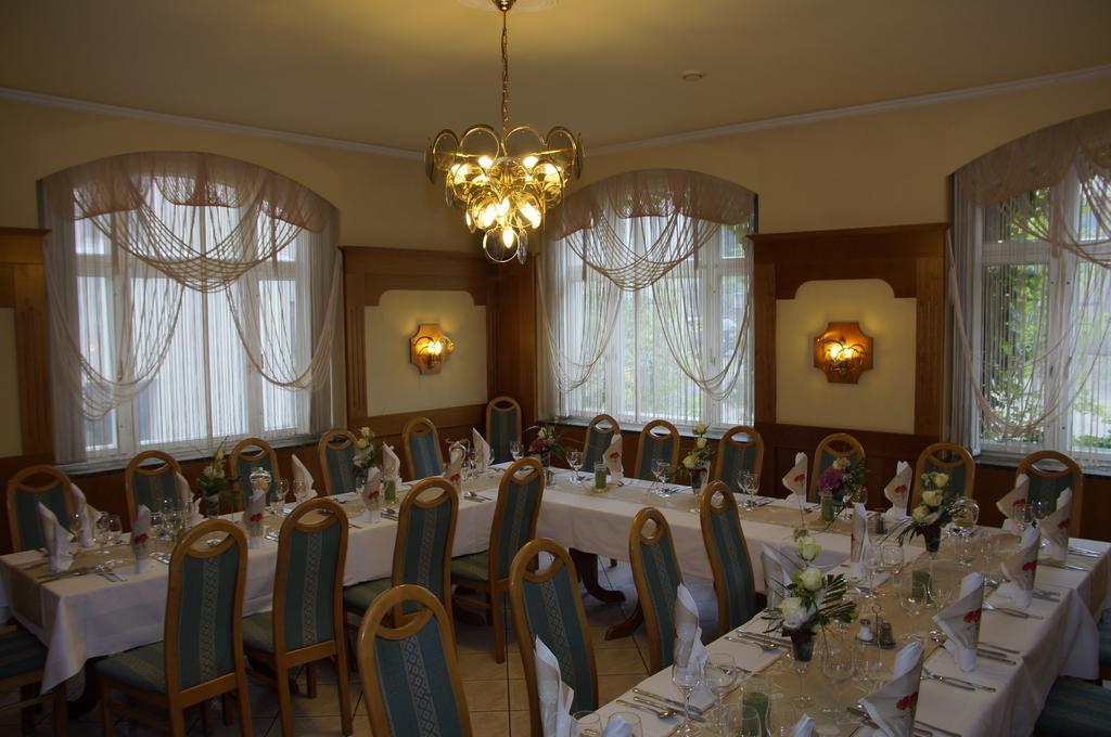 Ratskeller Thum Hotel Bagian luar foto