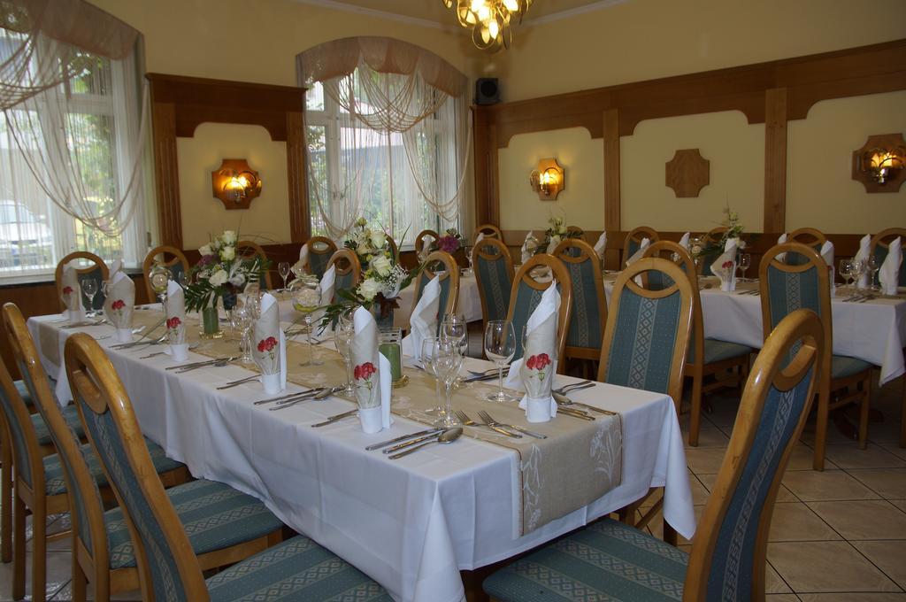 Ratskeller Thum Hotel Bagian luar foto