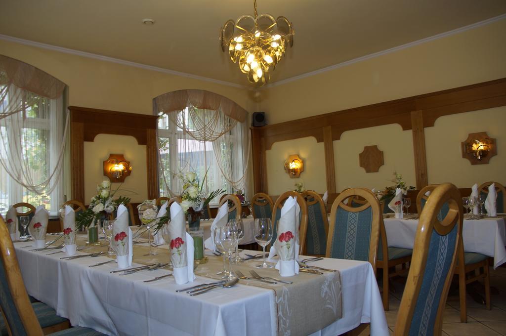 Ratskeller Thum Hotel Bagian luar foto