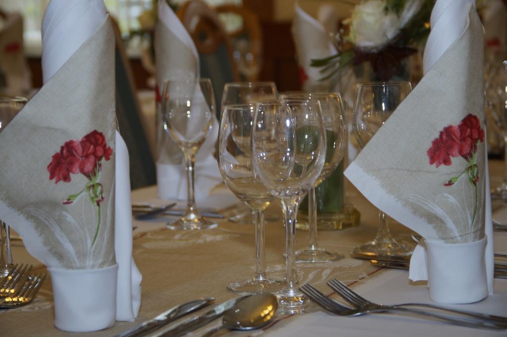 Ratskeller Thum Hotel Bagian luar foto