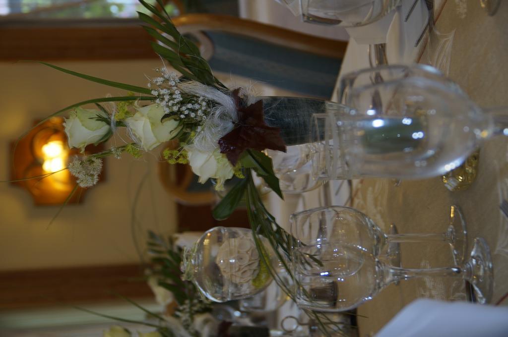 Ratskeller Thum Hotel Bagian luar foto