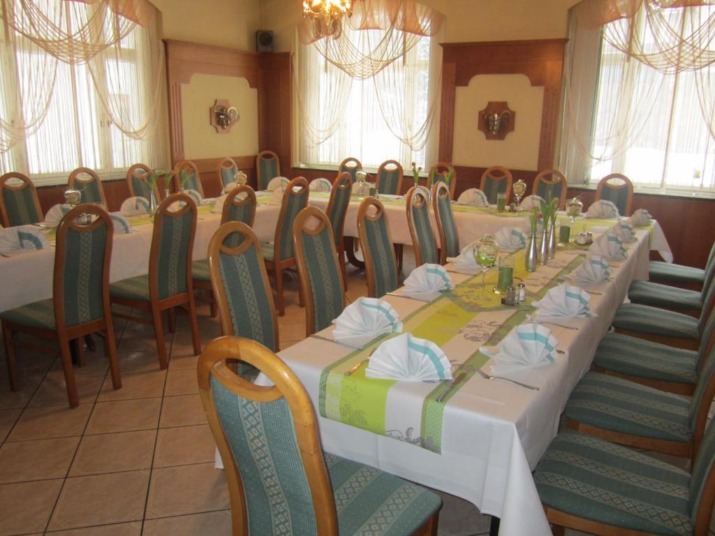 Ratskeller Thum Hotel Bagian luar foto