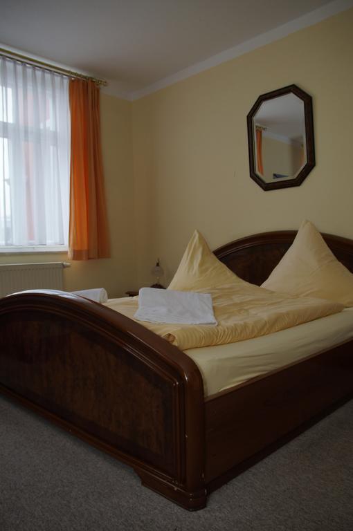 Ratskeller Thum Hotel Bagian luar foto