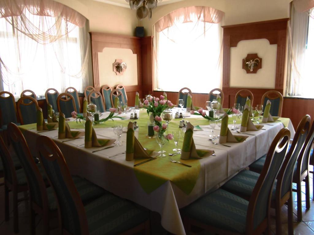 Ratskeller Thum Hotel Bagian luar foto